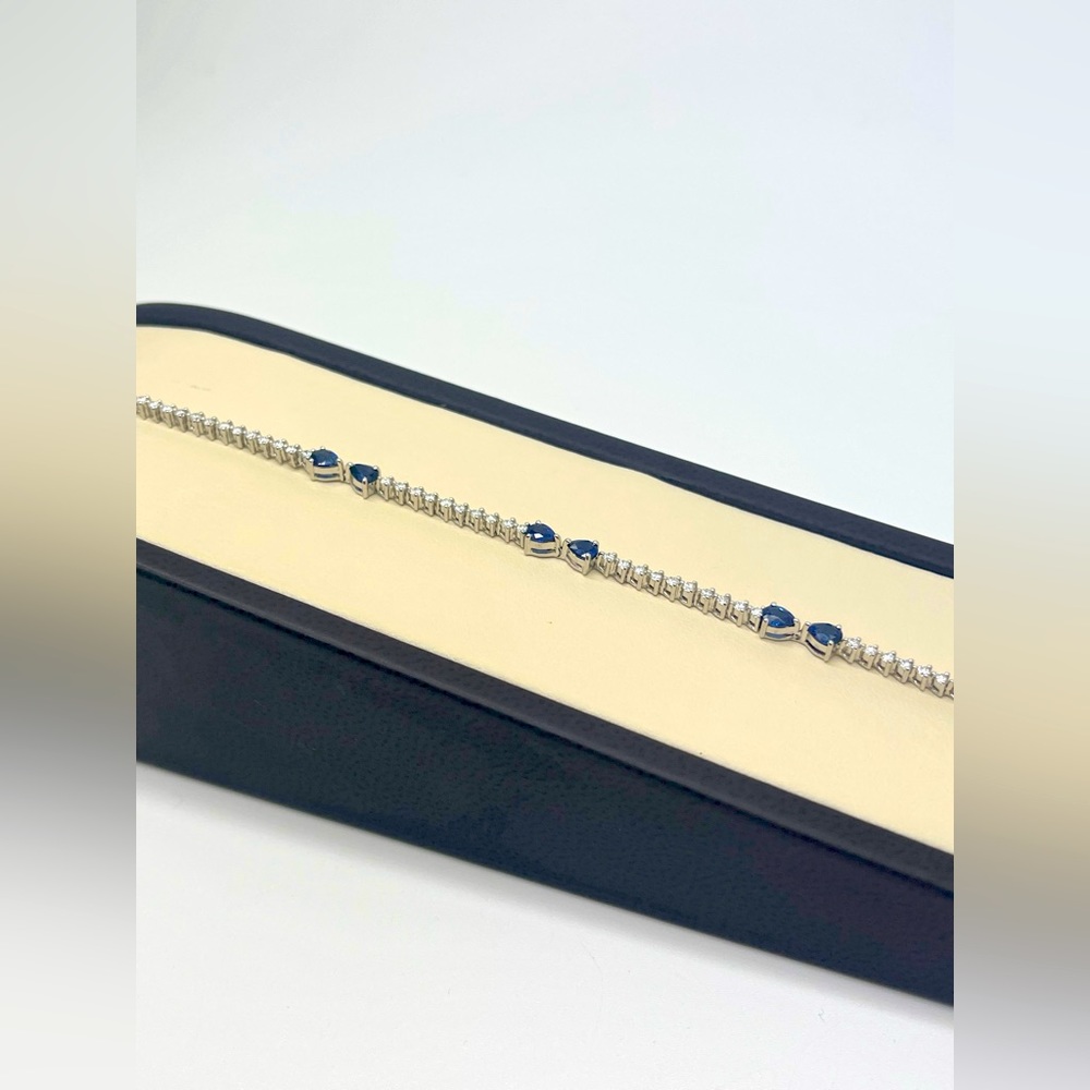 Gorgeous Diamond & Sapphire bracelet In 18k White Gold. New with tag.